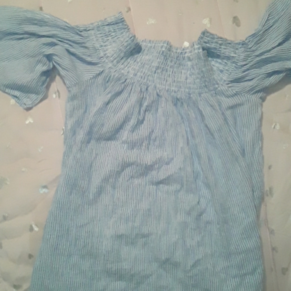 Off shoulders blouse